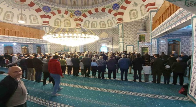 Gedizde çocuklar için teravih şenliği