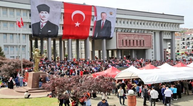 Giresun Valisi Serdengeçti: “Dünyada 10 binlerce çocuk 23 Nisanı göremedi”