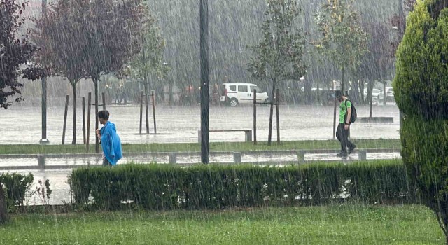 Gök gürültülü sağanak yağış uyarısı yapıldı