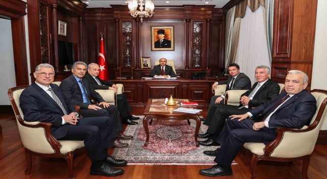 Göreve başlayan belediye başkanları, Vali Mahmut Demirtaşı ziyaret etti