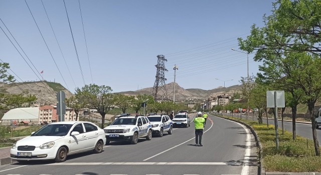 Hakkaride drone ile trafik denetimi