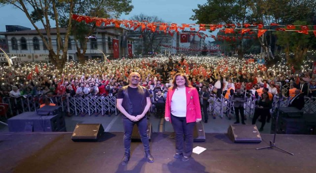 Haluk Levent bayramda Afyonkarahisarı coşturdu