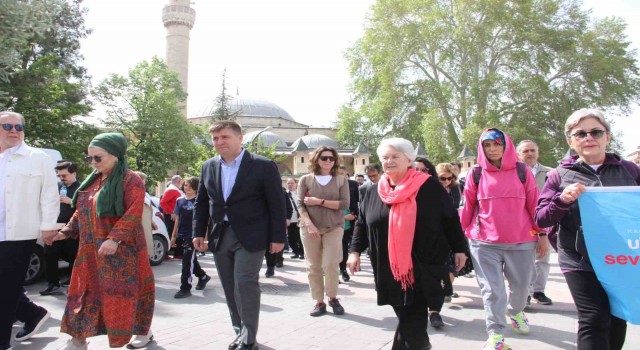 Hazreti Mevlana için Karamandan Konyaya Sevgi ve Barış Yürüyüşü düzenlendi