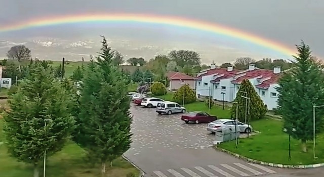 Hisarcık Esire Termal Turizm Merkezinde gökkuşağı büyüledi