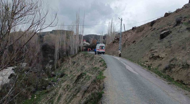 Iğdırda dere yatağına düşen çocuk aranıyor