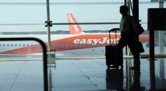 İngiliz havayolu şirketi EasyJet, Tel Aviv uçuşlarını 6 ay erteledi