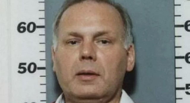 İngilterenin en çok arananlar listesindeki pedofili şüphelisi havalimanında yakalandı