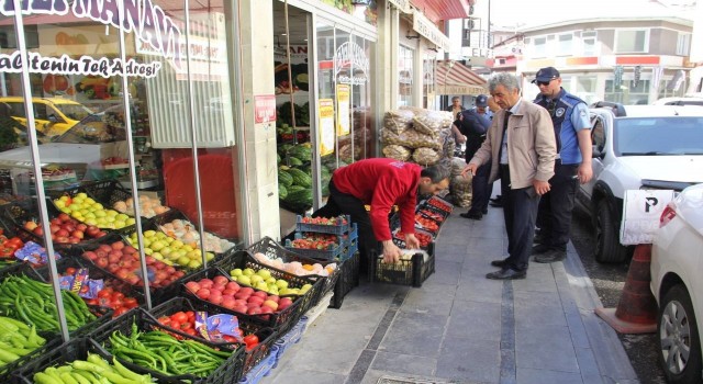 İşgal edilen kaldırımlara zabıta denetimi