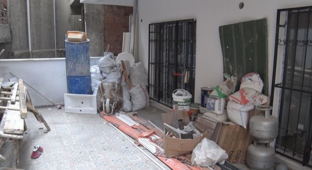 İstanbulda hırsızın suçüstü yakalandığı anlar kamerada: “Çocuklarıma siz mi bakacaksınız”