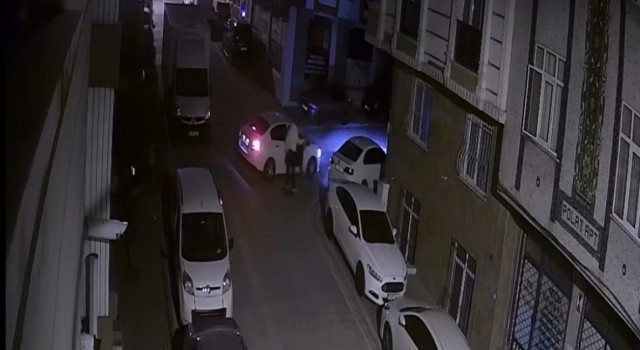 İstanbulda işi bırakan DJye silahlı saldırı kamerada: Eski patronunun tuttuğu tetikçi kurşun yağdırdı