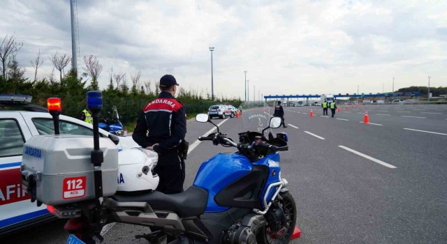 İstanbulda jandarmadan trafikte bayram denetimi