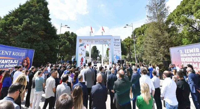 İzmir Kitap Fuarı Kültürparkta başladı
