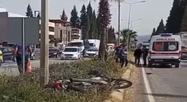 İzmirde aracın çarptığı motosikletteki çift hayatını kaybetti