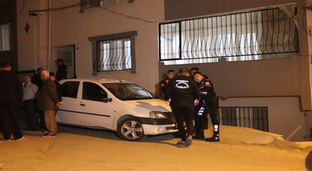 İzmirde bir kızını öldüren diğerini de yaralayan baba hastanede öldü