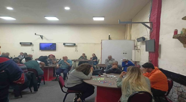 İzmirde kumar baskını: 68 kişi yakalandı