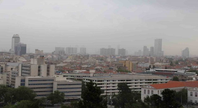 İzmire sis değil, çöl tozu bulutu çöktü: Göz gözü görmedi