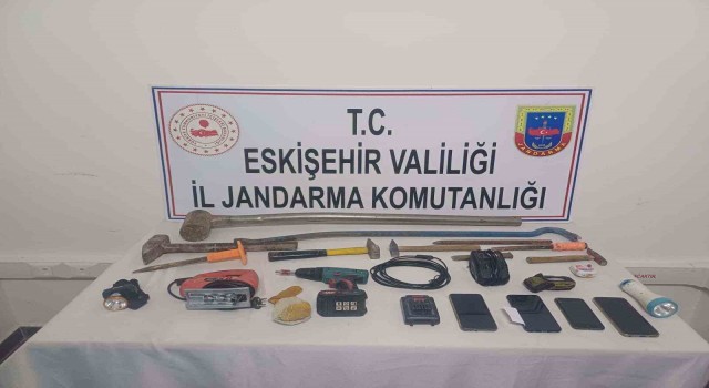 Jandarma ekiplerinden kaçak kazıya suçüstü