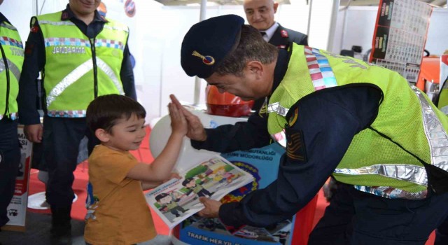 Jandarma, Fethiye Tarım Ve Turizm Fuarında vatandaşları bilgilendirdi