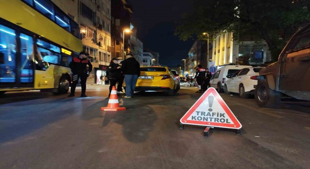 Kadıköyde narkotik köpeği Ceviz ile Huzur İstanbul uygulaması yapıldı