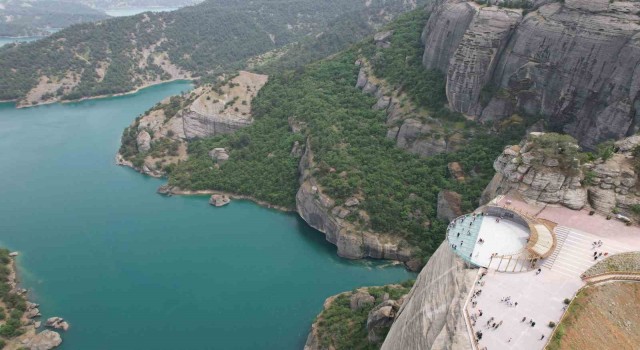 Kahramanmaraşta Ali Kayası Cam Terasa ziyaretçi akını