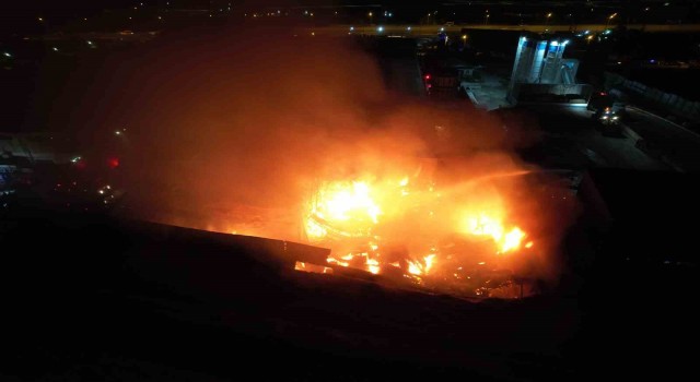 Kahramanmaraştaki fabrika yangını dron ile görüntülendi