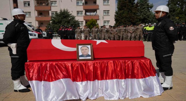 Kalp krizi geçiren polis memuru hayatını kaybetti