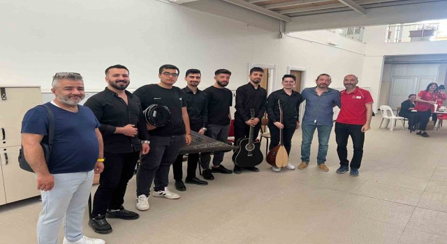Kan bağışına türkülü destek