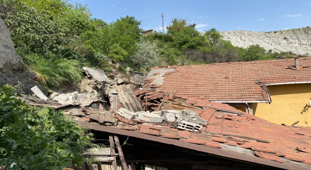 Karabükte heyelan nedeniyle 4 ev boşaltıldı