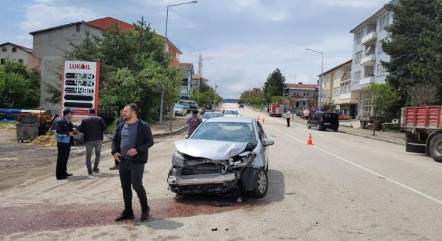 Karabükte tır otomobille çarpıştı: 1 yaralı