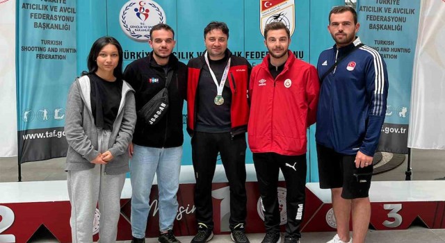 Karaman Havalı Tabanca ve Trap Takımı Mersinden madalyalarla döndü