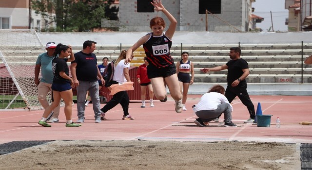 Karamanda başlayan Atletizm Grup Yarışmalarına 14 ilden 425 sporcu katılıyor