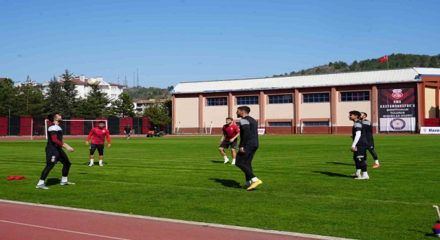 Kastamonuspor Teknik Direktörü Fırat Gül: “Sadece önümüzdeki maçlara odaklı bir şekilde ilerliyoruz