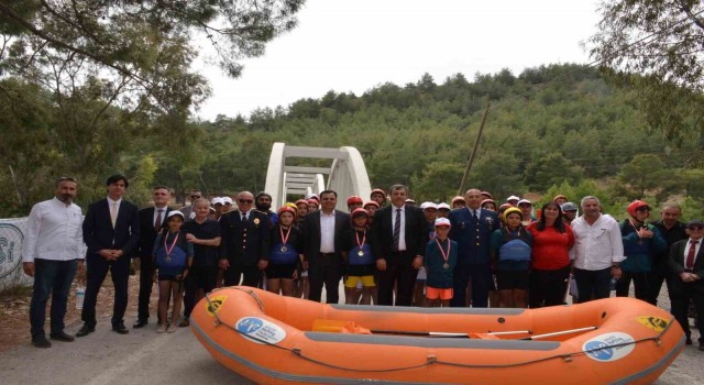 Kaymakam Yakuta, Rafting Eğitim Kampında kanocularla buluştu