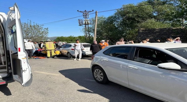 Kazada yola savrulan motosiklettekilere ikinci araç çarptı: 1 ölü, 2 yaralı