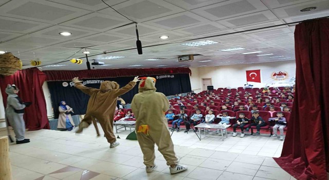 Kim Korkar Depremden adlı tiyatro oyunu beğeni topladı