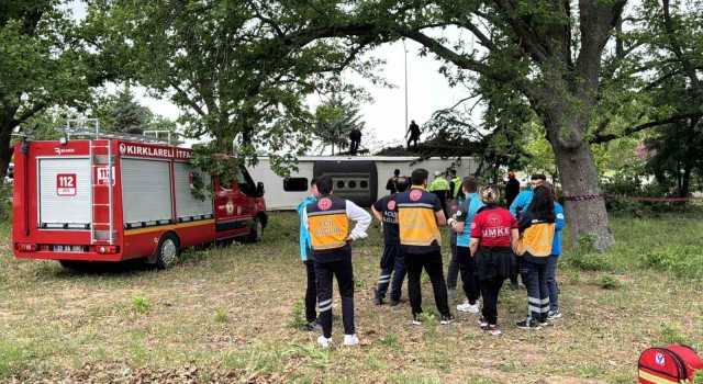 Kırklarelide otobüs devrildi: Çok sayıda yaralı var