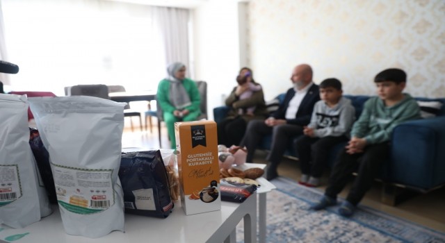 Kocasinandan her ay 225 çölyaklıya gıda paketi