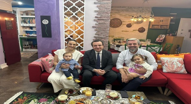 Kosova Başbakanı Kurti, Türk milletvekilinin evinde iftar sofrasına konuk oldu