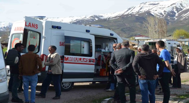 Köy muhtarının aracıyla öğrenci servisi çarpıştı: 10 yaralı