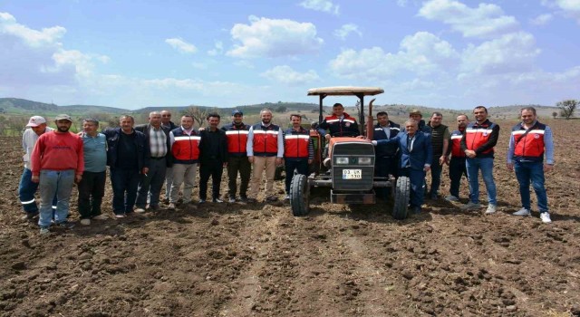 Kütahyada yüzde 75 hibeli nohut tohumları toprakla buluşuyor