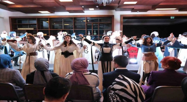 Kütahyada “Zeybek Güzellemeleri Koleksiyonu Defilesi düzenlendi