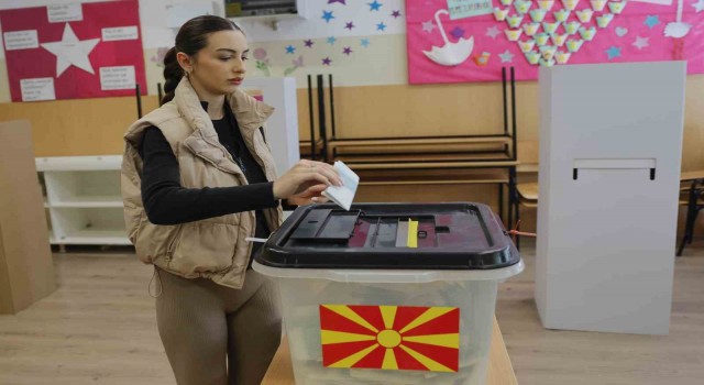 Kuzey Makedonyada cumhurbaşkanlığı seçimi 2. tura kaldı