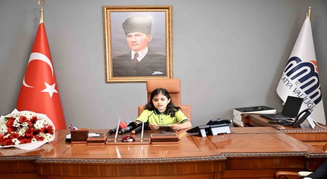 Malatya Valisi Ersin Yazıcı koltuğunu Erva Çetine bıraktı