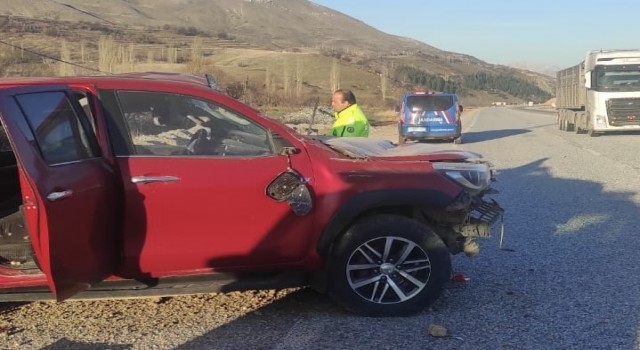 Malatyada kamyonet şarampole uçtu: 6 yaralı