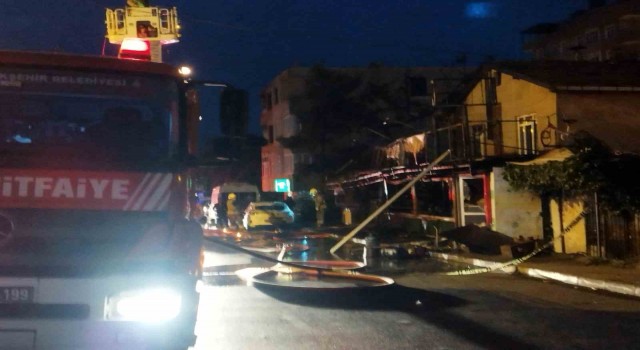 Maltepede korkutan iş yeri yangını: Restoran alev alev yandı