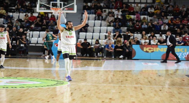 Manisa BBSK Ege derbisinde P. Karşıyakayı ağırlayacak