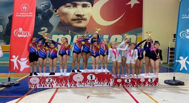 Manisada okul sporları artistik cimnastik il birinciliği yarışmaları yapıldı