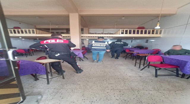 Mardinde polis ekipleri tarafından okul çevreleri ve servis araçları denetlendi