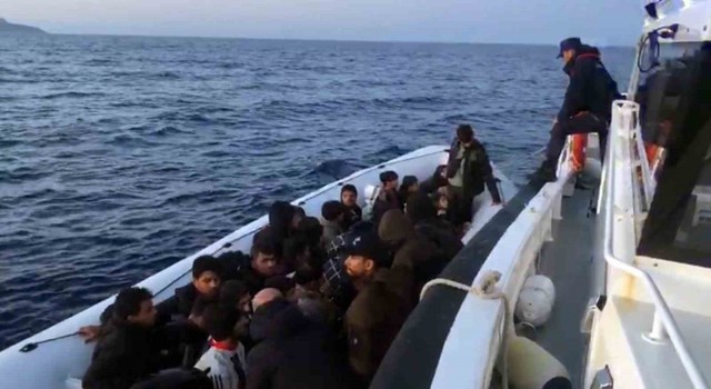 Marmariste 36 düzensiz göçmen kurtarıldı