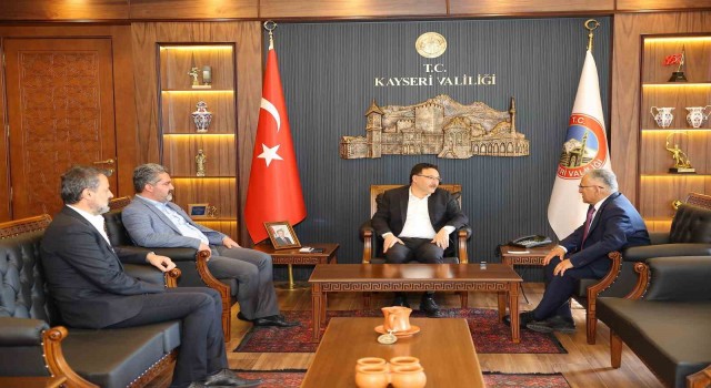 Mazbatasını alan Başkan Büyükkılıç, ilk ziyaretini Vali Çiçeke yaptı